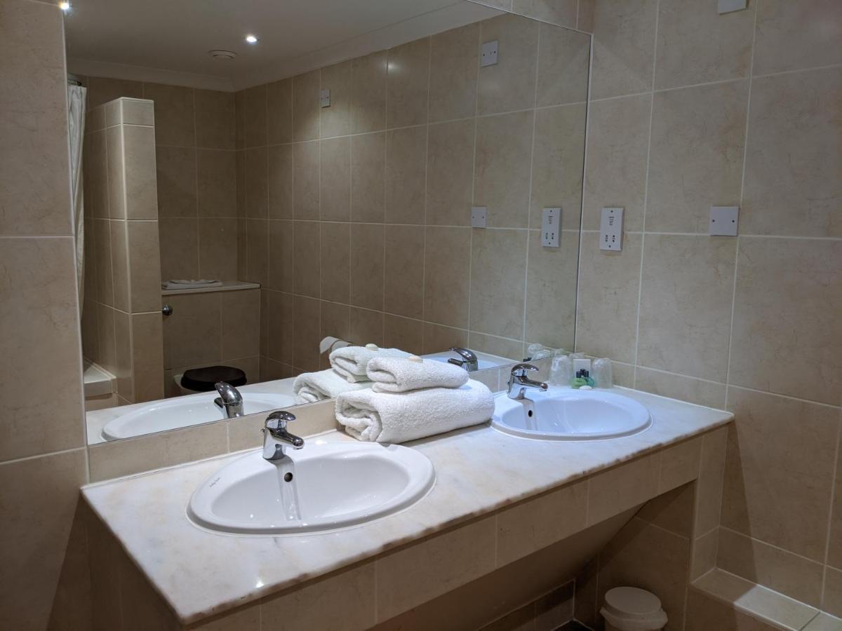 London Beach Country Hotel & Golf Club Тентерден Экстерьер фото